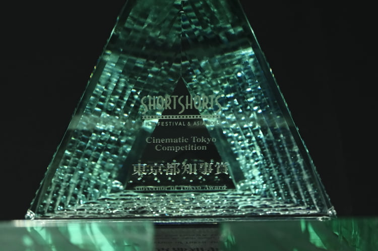 東京都知事賞のトロフィー